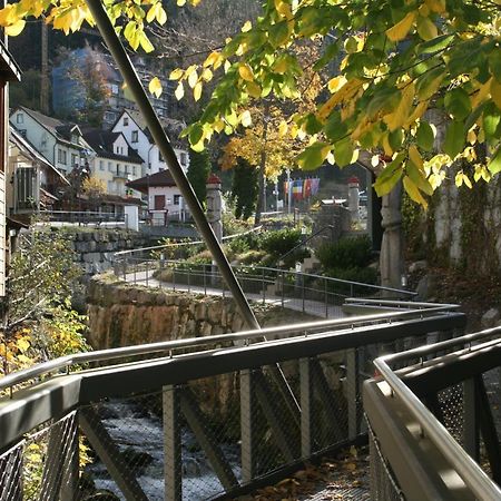 Hotel Gastehaus Zur Lilie Triberg im Schwarzwald Esterno foto